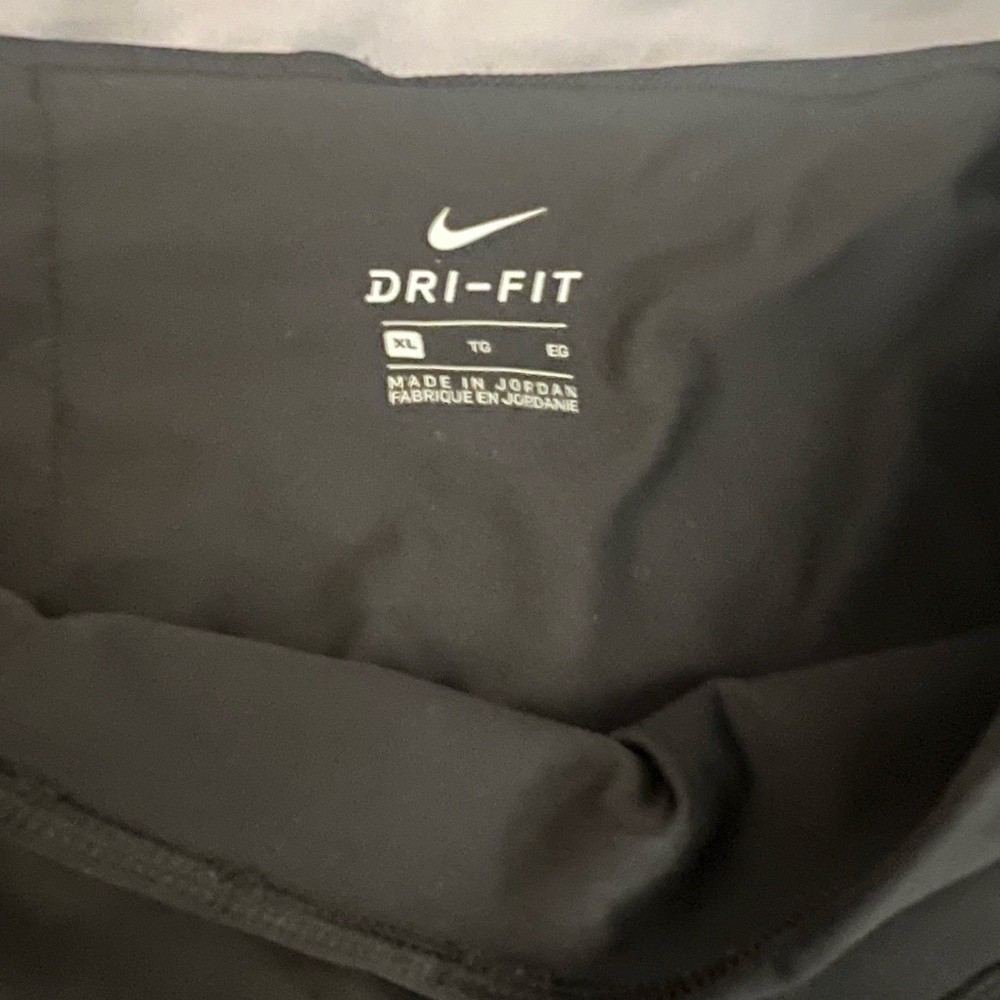 Nike Dri-Fit - Picture 2 of 3